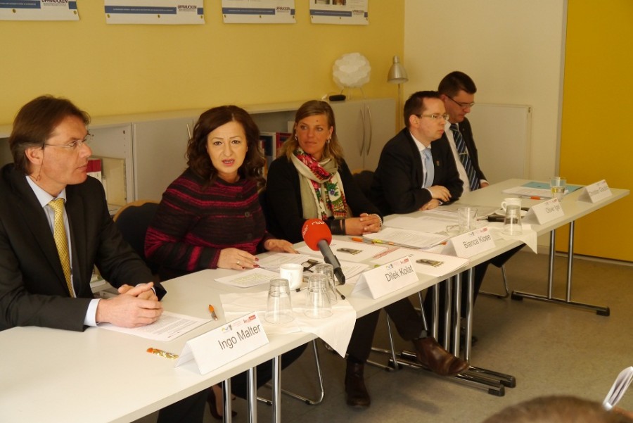 Dilek Kolat im Gespräch im dem Berliner Beirat für Schöneweide
